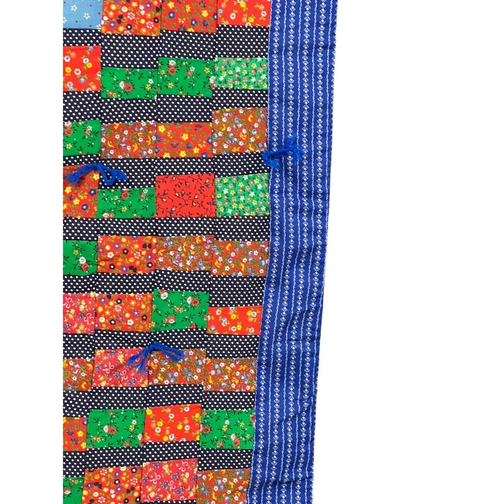 Vintage Handmade Patchwork Quilt 36x46 Lap Quilt Wall Hanging Baby Throw